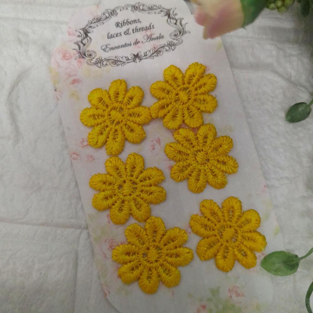 Aplique estilo Florzinha de Guipir - cor amarelo - cartela com 6 