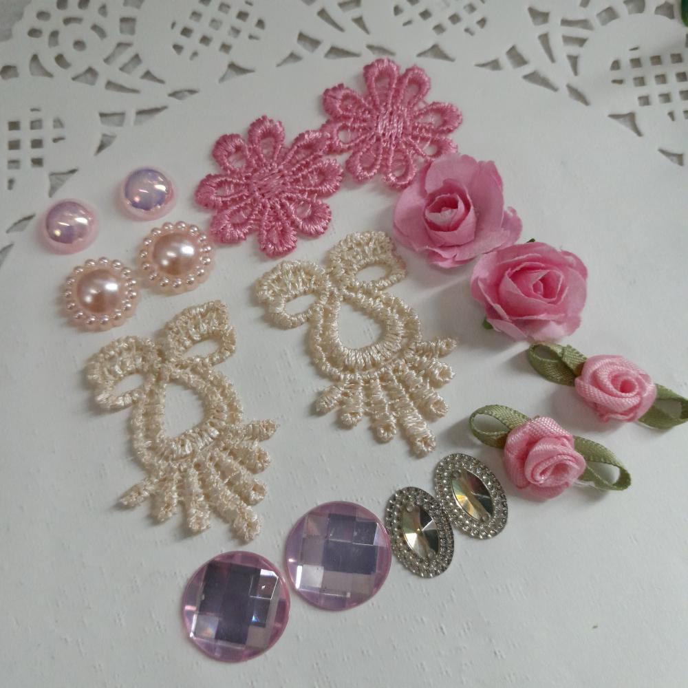 Kit de Embellishments para Artesanato e Scrapbook - Tons rosa e b