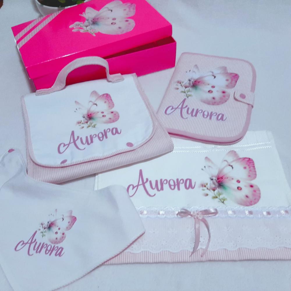 Kit presente Aurora: capa caderneta de vacinação, porta-fraldas