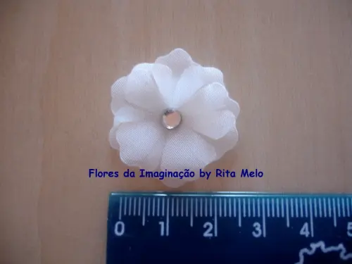 Mini Flores de Tecido Modelo4 - flor biquinho