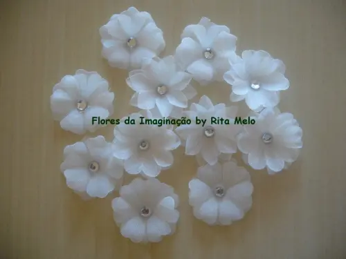 Mini Flores de Tecido Modelo4 - flor biquinho