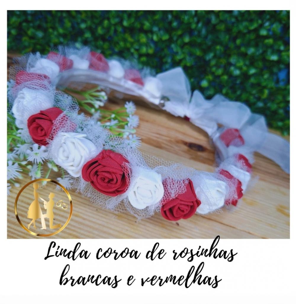 Coroa Tiara botões de rosas brancas e vermelhas