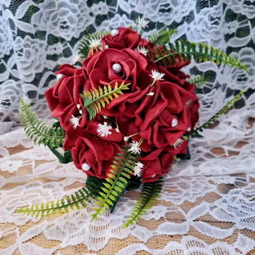 Buquê de noiva vermelho e branco Civil  + flor de lapela