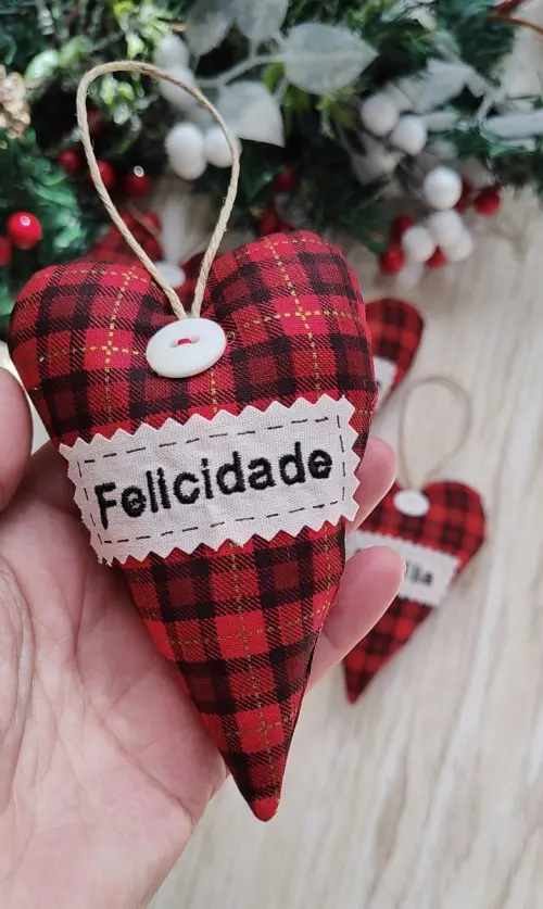 Pingente de Natal Coração Bordado Família 4 peças