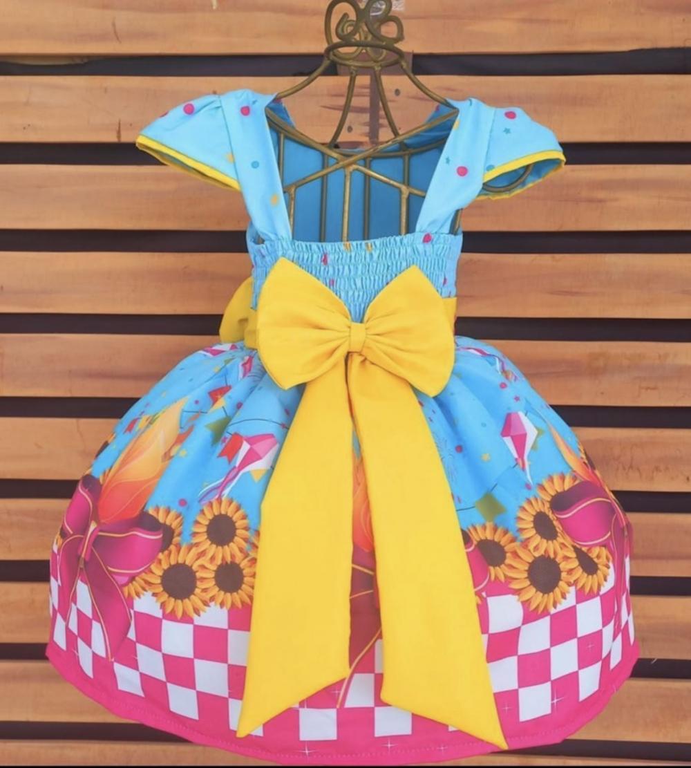 Vestido de Festa Junina laços e fogueiras