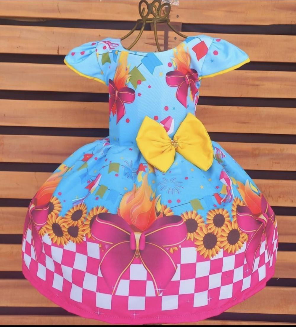 Vestido de Festa Junina laços e fogueiras