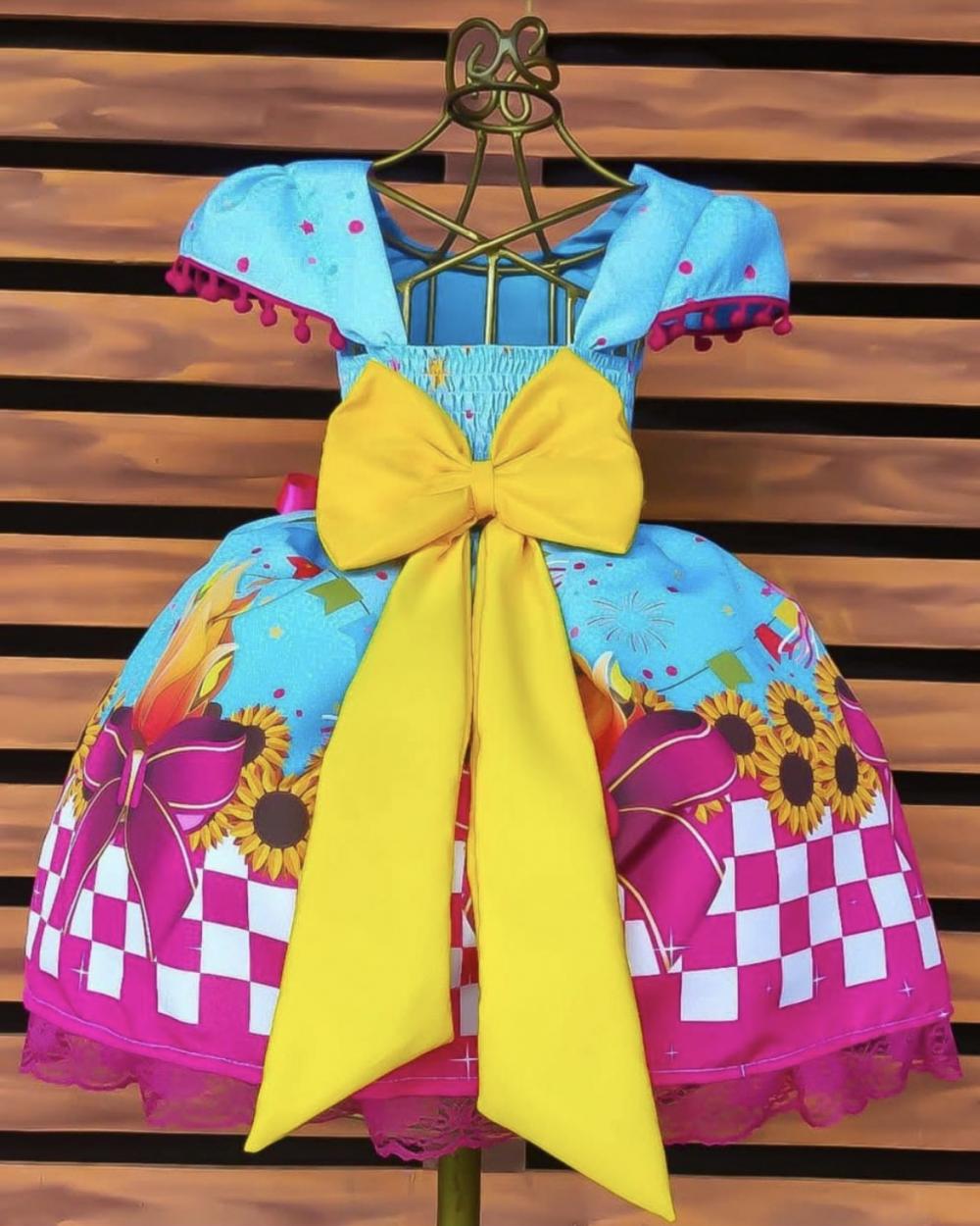 Vestido de Festa Junina laços e fogueiras